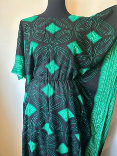 baati Baati Somali, Somali Baati, Somali Clothing, Soft Dress, African Clothing, Dress Clothes For Women, Batik, Art Collection, Women's Clothing