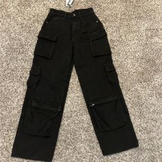 Black Cargo Jeans From Fashion Nova .Size Small ,But Can Fit A Medium.Baggy Fit. Black Baggy Cargo Jeans, Baggie Pants, Cargo Pants Women Baggy, Baggy Jeans Black, Black Cargo Jeans, White Stretch Jeans, Black Cargos, My Life Style, Outfit Ideas For School