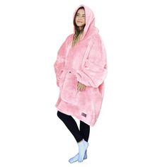 Cozy up with this stylish Tirrinia Micro Fleece Oversized Hoodie Blanket Sweatshirt, whether it be an ideal accessory for ourdoor, or just the sofa around the house, you will want one for every room and family member! This elegant blanket sweatshirt will come in handy on any occasion with a classic simple design that brings a stylish way to cuddle up in any room with the pleasant Fleece lining. Pink Oversized Hoodie, Ways To Cuddle, Blanket Sweatshirt, Comfort Gifts, Sweatshirt Oversized, Basic Sweatshirt, Hoodie Blanket, Flannel Women, Sweatshirts Pattern