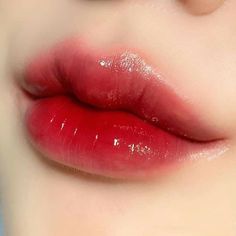 Makeup Bibir, Makeup Ala Korea, Makeup Ulzzang, Heart Shaped Lips, Gradient Lips, Bentuk Alis, Korean Lips, Lip Art Makeup, Korean Eye Makeup