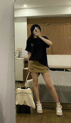 Korean Outfits Petite, Korean Streetwear Fashion Women Summer, Douyin Outfits Summer, Basic Korean Outfits, Korean Street Style Summer, Korea Summer Outfit, Summer Korean Outfits Street Styles, Korean Simple Outfits, Petite Outfits Casual Street Styles