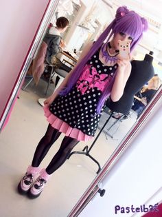 I love her outfit so much 💖 Bubble Goth, Estilo Harajuku, Kawaii Goth, Pastel Fashion