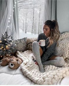 Lounge Outfits, Coffee Girl, Glamour Photography, Trik Fotografi, Winter Pictures, Winter Aesthetic