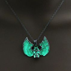 Luminous Jewelry, Wings Necklace, Skull Pendant Necklace, Tarnished Jewelry, Wing Necklace, Punk Outfits, Green Brands, Skull Pendant, Royal Jewelry