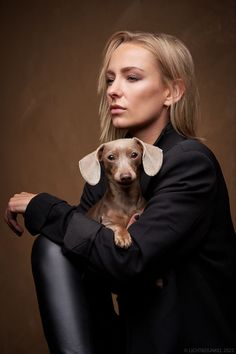 Fotoshooting mit Nadine und Dörte Dachshund Photoshoot, Portrait With Dog, Photoshoot With Dog, Dog Photography Studio, Pet Photography Poses, Dog Portrait Photography, Dog Photography Poses, Dog Foto, Pet Portraits Photography