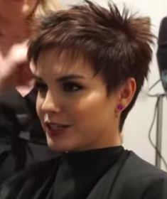 Obličejové Masky, Choppy Pixie, Short Spiky Haircuts, Short Spiked Hair, Short Spiky Hairstyles, Spiky Hair, Short Hair Pixie Cuts