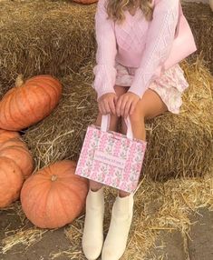 Fall Asthetic Pink, Cute Pink Winter Bags, Fall Aesthetic Coquette, Cute Pink Fall Sweatshirt, Girly Pink Fall/winter Outfits, Little Outfits, All Is Well, Girl Falling