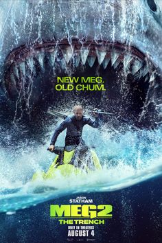 Meg 2 the trench movie poster featuring jason staham on a motor boat with a huge shark behind. Meg 2 The Trench, جيسون ستاثام, Meg 2, Claire Forlani, Film Thriller, Baby Driver, Burt Reynolds, Jason Statham