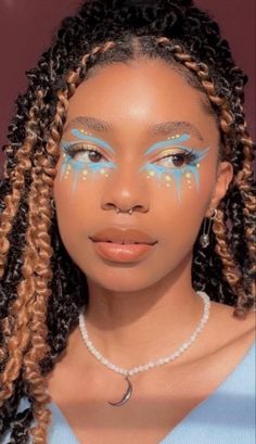 Simple Graphic Eyeliner, Creative Makeup Looks Inspiration, Colorful Graphic Liner, Edm Makeup, Make Up Bold, Winx Club Style, Nails Hair Hips Heels, Aesthetic Makeup Looks, Eyeliner Inspo