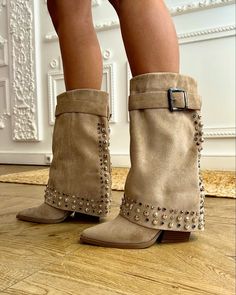 La Outfits, Boho Chic Outfits, Stockholm Fashion, Shoes Collection, Boots Fall, Back In Stock