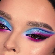 Iryna Soroka on Instagram: "Our second look created with @torlop.magdalena_makeup 🤩 on charming @_.mogilevskay._ 🧚🏻‍♀️ Let me know how you like this colors? 💙 #bluemakeup #cutcrease #bluecutcrease #graphicmakeup #browneyes #colormakeup #makeupinspiration #makeupideas #makeuplover #irynasoroka #sorokamakeup" Turquoise And Pink Makeup, Blue And Pink Makeup Looks, Pink And Blue Makeup Looks, Blue And Pink Makeup, Makeup Ojos, Blue Makeup Looks, Scene Makeup