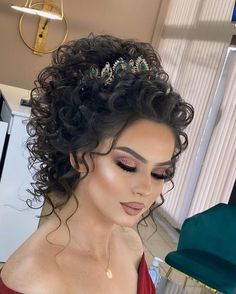 Curly Hairstyles With Tiara, Curly Hair Tiara Hairstyles, Half Up Half Down Curly Wedding Hair, Curly Hair With Crown, Bride Hairstyles Curly Hair, Curly Hair Styles For Wedding, Naturally Curly Bridal Hair, Wedding Curly Hairstyles, Wedding Hairstyles Curly Hair