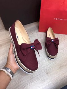 Beautiful Sandals, Pretty Shoes, Dream Shoes, Stylish Shoes, Casual Shoes Women, Flat Shoes, Top Shoes