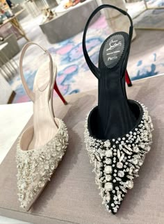 Bougie Closet, Dream Wishlist, Fancy Footwear, Wedding Planning Decor, Luxury Bags Collection, Shoes Heels Classy, Heels Classy, Killer Heels, Aesthetic Shoes