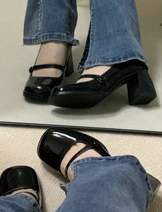 Modest Grunge, Douyin Style, Kdrama Fashion, Streetwear Korean, Pretty Sandals, Tiktok Outfits, Black High Boots, Girly Shoes, Shoe Inspo