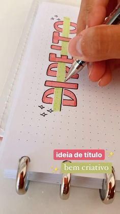 an open notebook with the words idea de titulo written in spanish on it