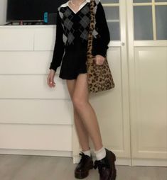 Fall Oxford Shoes Outfit, Platform Oxfords Outfit Aesthetic, Holly Platform Oxford Outfits, Holly Doc Martens, Dr Martens Holly Outfit, Holly Doc Martens Outfit, Doc Martens Holly Outfit, 1461 Platform Dr Martens Outfit, Black Platform Shoes Outfit