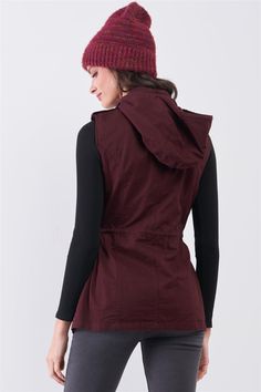 🖤 This must-have fall staple boasts a bold burgundy hue and functional design. Featuring a foldable detachable hood with adjustable strings, inner waist drawstring, and multiple pockets, this vest jacket is both stylish and practical. The perfect choice for adding a touch of utility style to your wardrobe. 🖤 Item features: Burgundy, solid color, sleeveless, foldable detachable zipped-up hood detail, hood can be hidden and zipped, adjustable hood strings with brown faux leather detail, front zi Square Envelope, Pool Party Wear, Parka Vest, Cargo Vest, Utility Vest, Hoodie Vest, Utility Style, Detachable Hood, Sleeveless Vest