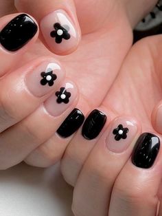 Korean fall black nails: black nails with flower accents Korean Short Nails Black, Short Nail Art Black And White, Black Easy Nails, Nail Ideas For Very Short Nails, Black And White Minimalist Nails, Super Short Black Nails, Cool Short Nails Design, Simple Nail Art Designs For Beginners Short Nails, Burgundy Nails Coffin