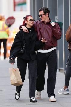 Dua Lipa Street Style, Dua Lipa Outfit, Callum Turner, Phone Background, Dua Lipa, Winter Casual, I Want, Winter Fashion, Ootd