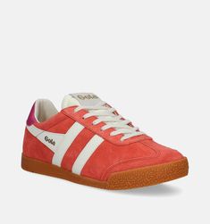 Damessneakers zoals dit oranje paar van Gola zijn goede basics om in jouw schoenenkast te hebben. Deze Gola  sneakers zijn iconisch, trendy en comfortabel. Gola sneakers combineren al het comfort van een sportschoen met die trendy look van een sneaker. Dat heet dan “the best of both worlds”!  De sportschoenpasvorm van deze oranje sneakers biedt jouw voeten optimale ondersteuning en stabiliteit. Dit Gola model is licht qua gewicht, wat extra stapcomfort geeft. Gola sneakers zijn ook voorzien van betere (schok)demping. En dat is essentieel voor jouw comfort, want dit helpt de wandelimpact op o.a. jouw knieën en andere gewrichten te verminderen!   Deze sneakers voor dames hebben een stevige vetersluiting. Dat zorgt ervoor dat deze oranje sneakers van Gola goed op hun plaats blijven tijdens be Best Of Both Worlds, Sneakers Online, Adidas, Van, Sneakers