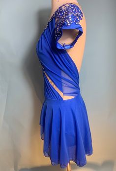 a woman's blue dress is displayed on a mannequin headdress