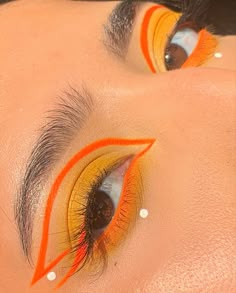 Eye Makeup Orange Liner, Fall Graphic Liner, Orange Liner Makeup, School Eyeliner, Orange Graphic Liner, Red Graphic Liner, Orange Makeup Looks, Colorful Graphic Liner