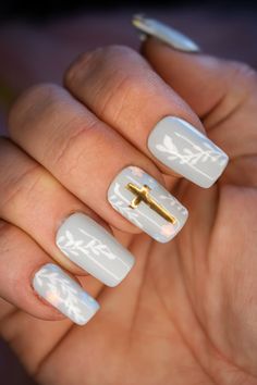 Gold Chrome Cross, He is Risen Press on Nails, Easter Spring Nails, Christian Easter Nails, Fake Nails, Spring Fake Nails - Etsy Cute Volleyball Nails, Cross Short Nails, Christan Nails Design, Christian Nails Ideas, Christian Nails Acrylic, Cute Christian Nails, Christian Inspired Nails, Nails With A Cross Design, Nails Acrylic Cross