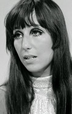 Cher Makeup, Cher 60s, Cher Hair, 60s Makeup, Cher Photos, 70s Makeup, Robert Mapplethorpe, Patti Smith, Vintage Makeup