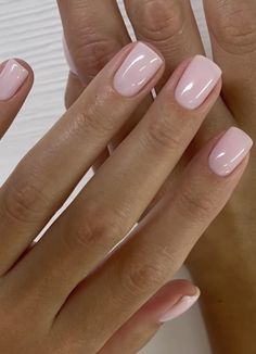 Finger Tip Length Nails, Elegant Nails Classy Simple Short, Fingernail Colors 2023, Shellac Nails Neutral Classy, Nails For Women Over 50 Over 50, Twist On French Manicure, Nails For Medical Professionals, Subtle Summer Nails Short, Modern French Tip Nails Square