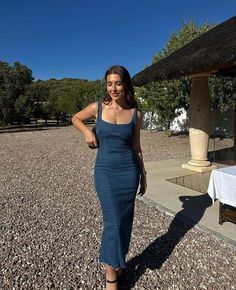 Vestidos de mezclilla que tienes que conseguirte pero ya | Es la Moda Jean Dress Short, Bershka Denim Dress, Dress On Jeans Outfit, Styling Jean Dress, Every Day Dresses Casual, Midi Denim Dress, How To Style A Jean Dress, How To Style Denim Dress, Long Jean Dress Outfit