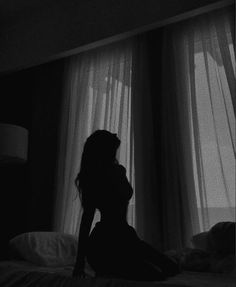 Seductive Photos, Flipagram Instagram, Silhouette Photography, Dark Romance Books, Dark Feminine Aesthetic, Trik Fotografi, Couple Aesthetic, Poses For Pictures