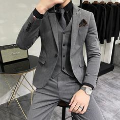 Business Man Aesthetic, Man Dress Design, Man Aesthetic, Suits 2023, Stylish Men Wear, Stylish Mens Suits, Black Suit Men, Boss Outfit, Wedding Social