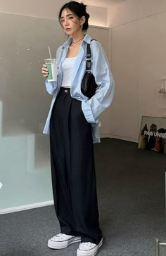 Tomboy Office Outfits, Tomboy Femme Style Outfits Winter, Women Outfit Ideas Casual, Outfit Pantalon Noir, Tomboy Femme Style Outfits, Femme Style Outfits, Bangkok Outfit, Outfit Pantalon, Tomboy Femme