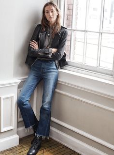 Jeans Trend, Moda Denim, Mode Tips, Career Girl, Blazer Outfit, Cropped Flare Jeans