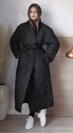 Black Puffer Outfit, Hockey Outfits, Puffer Outfit, Nyfw Street Style, Winter Lookbook, Axel Arigato, Winter Mode, Cold Weather Outfits