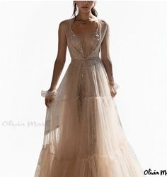 Two piece? Bare Back Dress, Gold Wedding Dress, Pregnant Wedding Dress, Evening Gowns Elegant, Maxi Dress Wedding, Maxi Dress Evening, Dresses Elegant, Pure Color, Deep V