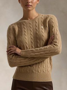 This wool-and-cashmere cable-knit crewneck sweater is designed in a slim silhouette and accented by Ralph Lauren's signature embroidered Pony at the chest. Cashmere Sweater Outfit, Preppy Fall Outfits, Polo Ralph Lauren Sweater, Preppy Fall, Camel Sweaters, Sweater Outfit, Cotton Jumper, Fall Capsule Wardrobe, Cashmere Jumper