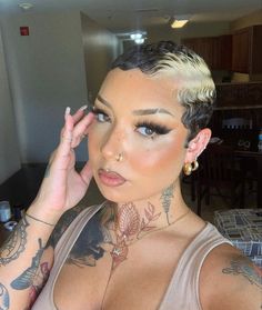 Buzzed Hair Women, Cabello Afro Natural, Finger Wave Hair, Shaved Hair Designs, Buzzed Hair, Instagram Ladies