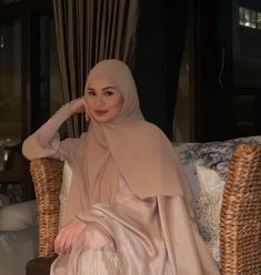 Izara Aishah Hijab, Izara Aishah, Hijabi Style, Modesty Fashion, Mommy Style, Muslimah Fashion, Aesthetic Iphone, Hijab Style, Hijab Outfit