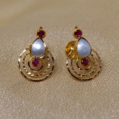 Cooking Sweets, Small Earrings Gold, New Gold Jewellery Designs, Daily Wear Jewellery, Modern Gold Jewelry, Gold Necklace Indian, Bra Hacks, Pearl Necklace Designs