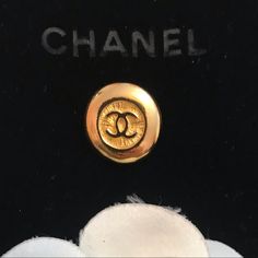 Vintage Chanel Gold Metal Cc Logo Button Excellent Condition It Was Never Used Rare Vintage 1989 Find Material : Gold Metal Shiny Please View The Video And Pics For Measurements And Description Above !!! Chanel N° 5, Chanel Bracelet, Chanel Necklace, Chanel Earrings, Vintage Button, Cc Logo, Vintage Chanel, Gold Metal, 4 Inch