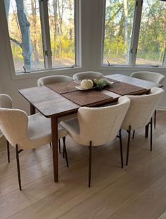 a dining room table and chairs with the title mid century parsons table / pinette