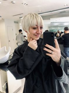 Tips for Growing Out Short Hair | Casie Stewart - Sassoon Toronto Euro Bob Hair, Grow Out Pixie, Growing Out A Pixie, Costume Renderings, Growing Out Short Hair, Winter Hair Care, Grown Out Pixie, Awesome Hairstyles, Short Bobs