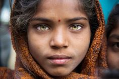 Photos Of Eyes, Indian Woman, Photographs Of People, Eye Photography, We Are The World, Stunning Eyes, Foto Art