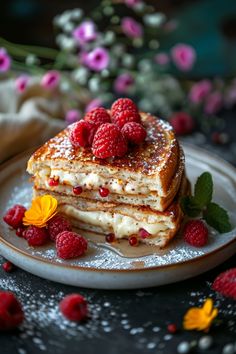 French toast sandwich filled with cream cheese and topped with fresh raspberries and powdered sugar. Stuffed French Toast Bake, French Bakery Aesthetic, French Toast Aesthetic, Filled French Toast, Desayunos Aesthetic, Stuffed French Toast Recipe, French Toast Recipes, Art Retreat, French Toast Bake Recipe