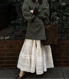 Folk Inspired Outfits, Natural Aesthetic Outfit, Green Long Skirt Outfit, Transitional Outfits Winter To Spring, Long Skirt Fits, Fall Fits, Skirt Fits, White Skirt, 가을 패션