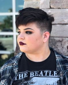 Undercut with Textured Top for a Double Chin Buzzed Hair Styles, Short Hair Round Face Plus Size, Short Hair Plus Size, Short Hair For Chubby Faces, Queer Haircut, Shaved Pixie Cut, Queer Hair, Pixie Cut Round Face, Short Hairstyles For Round Faces