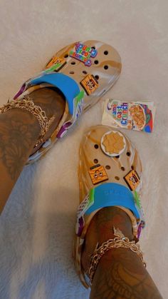 Crocs Fashion, Cinnamon Toast Crunch, Jordan Shoes Girls, Kicks Shoes, Pretty Shoes Sneakers, All Nike Shoes, Cute Slippers, Cinnamon Toast, Spotify Apple