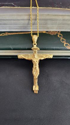 Gold Crucifix Jesus Pendant, 10k 14k 18k Solid Gold Jewelry, Christian Men's Necklace, Faith Necklace Gift for Men and Women, Cross Pendant ★Item Details * Material : 10K & 14K & 18K Solid Gold * Pendant Weight :  10K = 10.00 Grams  14K = 11 00 Grams  18K = 12.00Grams * Pendant Diameter: 2,40 × 5,00 cm * All our products are handmade and weights may vary   (-) 1,00 gram      * Visit our shop for more items https://www.etsy.com/shop/7SAtelier  ☆Our 10 carat gold shipments take 3 - 10 business days. ✔ Ready to Ship in 1-3 Business Days ✔ Free shipping worldwide! ✔ The product will be sent in a handmade wooden box to avoid any damage during shipping. ✔ Visit our store, browse our other collections, and find the perfect piece you're looking for. * Returns, Exchanges & Cancellations * Cancellat Crucifix Necklace, Faith Necklace, Handmade Wooden Boxes, Christian Men, Gold Cross Pendant, Solid Gold Jewelry, Men's Necklace, Gold Cross, Online Shops